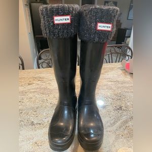 Hunter original tall black gloss boots with socks